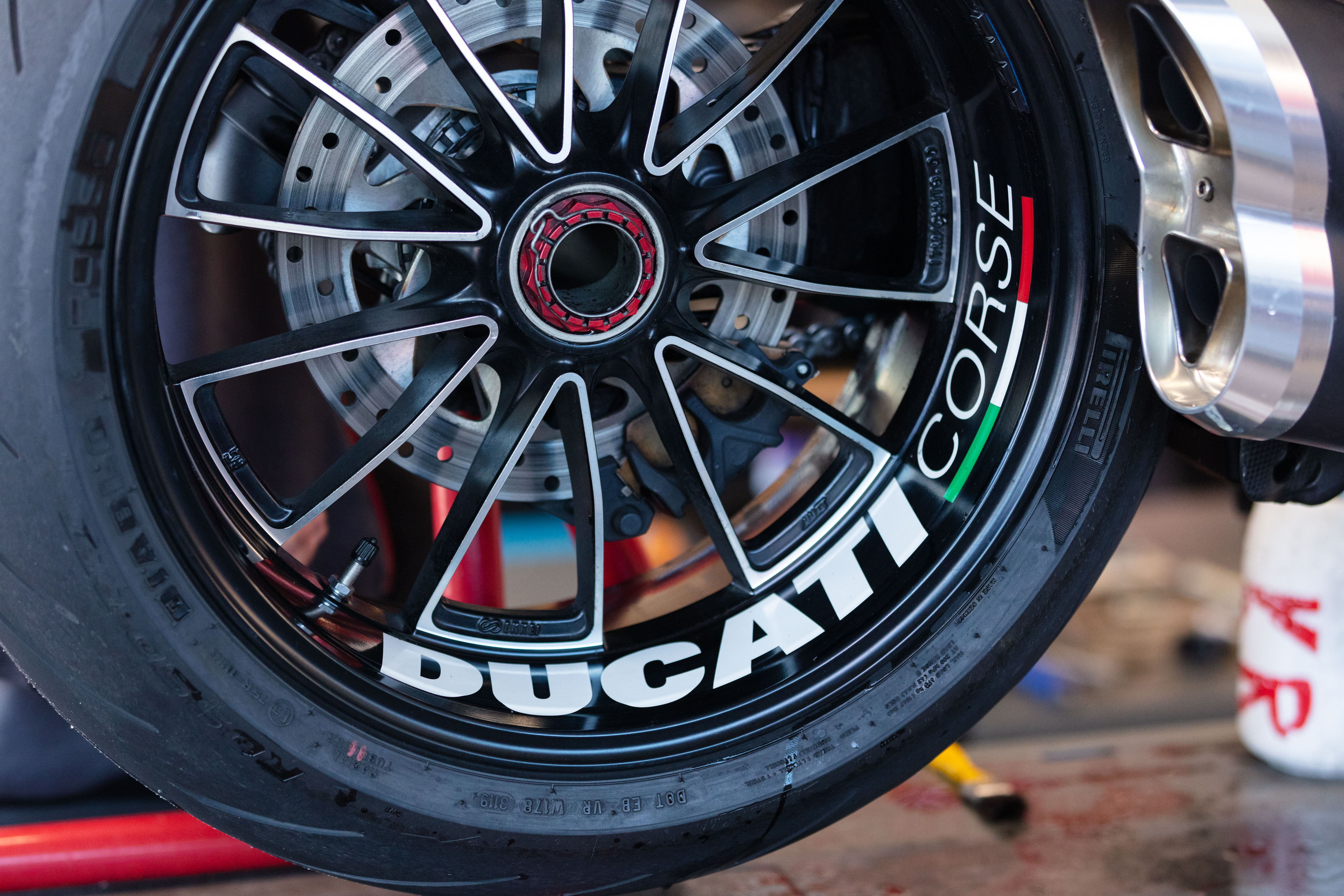 Buetikofer-Mood-Moto77-allink-_E4A4325BM